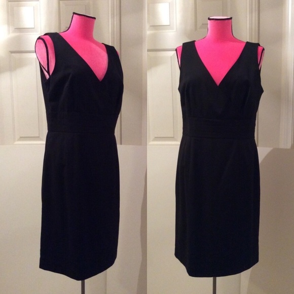 H&M Dresses & Skirts - New H&M v-neck dress H&M Dresses & Skirts - New H&M v-neck dress